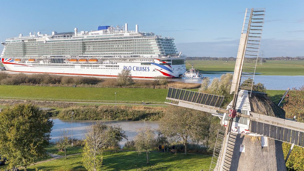 Die „Arvia“ bewältigt im November die Ems-Passage. Foto: Meyer-Werft