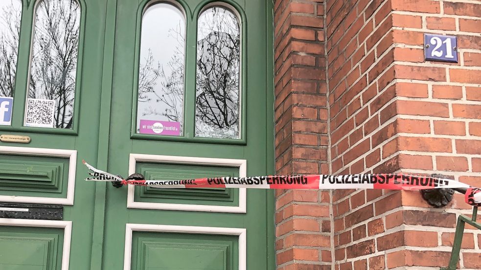 Auch die Tür vom General-Anzeiger wurde beschädigt. Foto: Zein