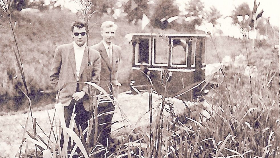 Ein Bild aus alten Zeiten: Erhard Jüsche (links) mit seinem ältesten ostfriesischen Freund Gerd Constapel bei einem Besuch in Wiesmoor. Foto: privat
