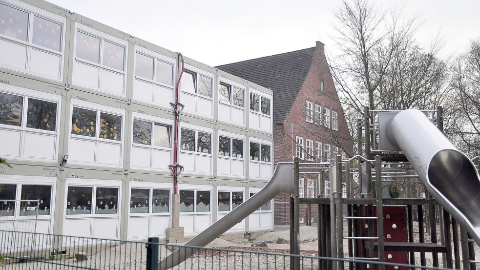 Warnendes Beispiel: So ein Chaos wie bei der Hoheellernschule will Bürgermeister Claus-Peter Horst bei den anderen Schulgebäuden nicht erleben. Foto: Wolters/Archiv