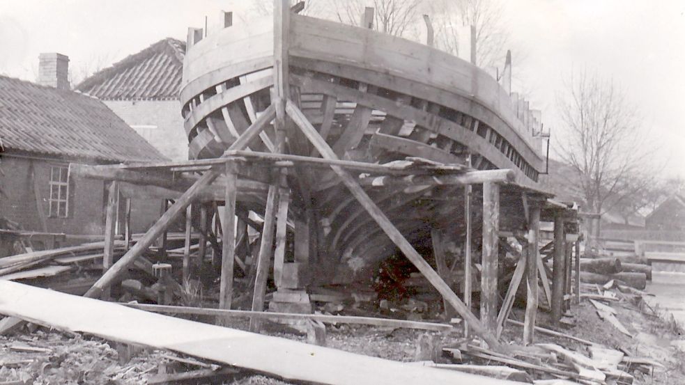 In Strücklingen gab es früher – wie an vielen Orten in der Region – Werften. Das Foto zeigt die Wiese-Werft in Westrhauderfehn um das Jahr 1930. Foto: GA-Archiv