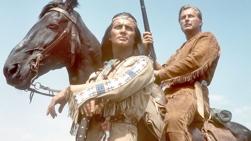 Pierre Brice als Winnetou und Lex Barker als Old Shatterhand: Darf man ihre Filme nicht mehr sehen? Die Abenteuer Karl Mays stehen im Blickpunkt einer neuen Kulturdebatte. Foto: dpa
