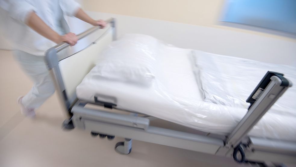 In ostfriesischen Krankenhäusern gibt es gerade wieder Kapazitätsengpässe, wie abgemeldete Fachbereiche im Ivena-Portal offenbaren. Symbolfoto: Murat/dpa