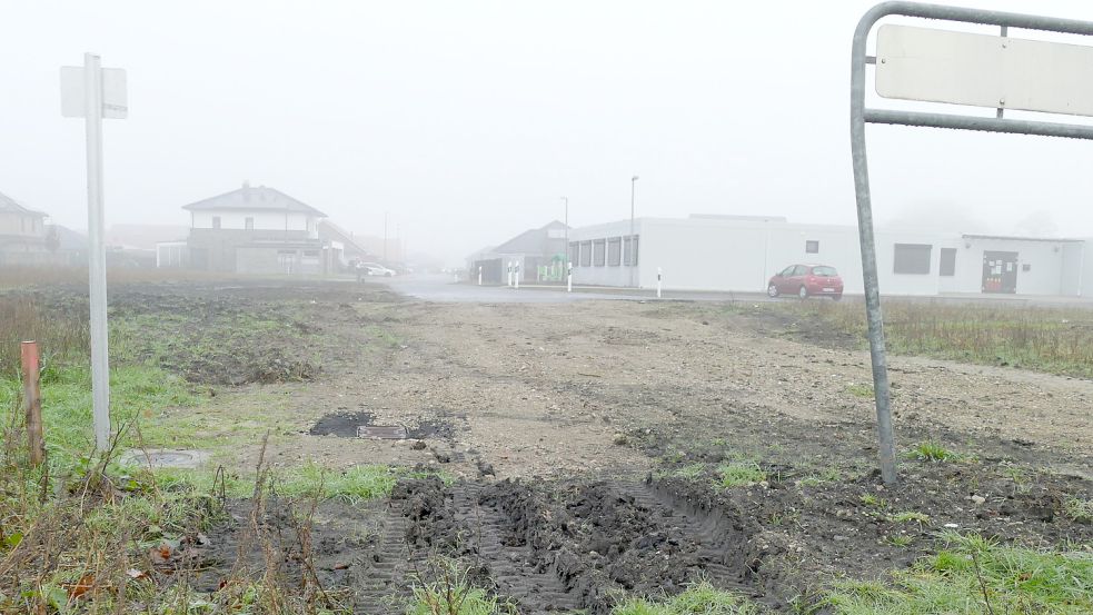 Derzeit endet das Baugebiet "Rhauderfehn-Mitte" in Höhe der Kindertagesstätte "Gagelstrauch" am Bohlendamm. Die Kindergarten- und die Krippengruppe sind derzeit in Containern (rechts) untergebracht. Foto: Wieking