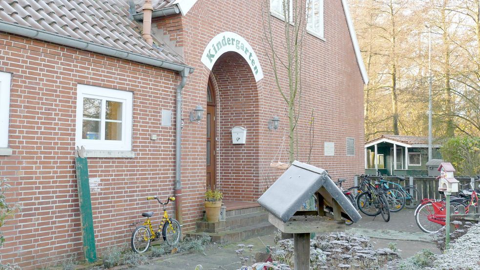 In Backemoor ist der Kindergarten derzeit im Dorfgemeinschaftshaus untergebracht. In diesem Jahr soll vis à vis eine Krippe entstehen. Foto: Wieking