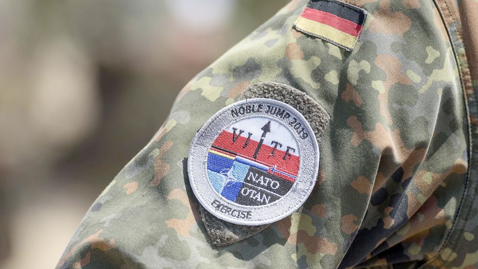 Der Aufnäher der VJTF auf dem Arm eines Soldaten bei der Übung „Noble Jump“. Foto: imago-imagesChristian Spicker