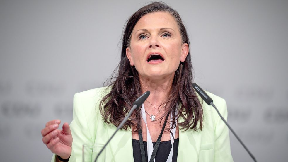 Bundestagsabgeordnete, Bundesvorsitzende der Mittelstands- und Wirtschaftsunion – und bald auch CDU-Landesvize? Gitta Connemann spricht im September beim Parteitag in Hannover. Foto: Kappeler/DPA