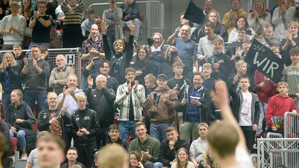 Die JSG WIR hatte zum A-Jugend-Finale einen großen Fanblock mitgebracht. Foto: Doden/Emden
