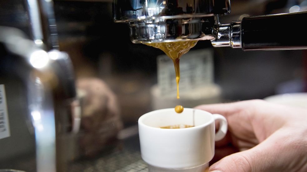 Bei Bluthochdruck sollte Kaffee mit Vorsicht genossen werden. Foto: imago images/Cavan Images