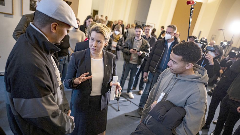 Berlins Regierende Bürgermeistern Franziska Giffey (SPD) hatte zum Gipfel gegen Jugendgewalt geladen. Foto: Sommer/DPA