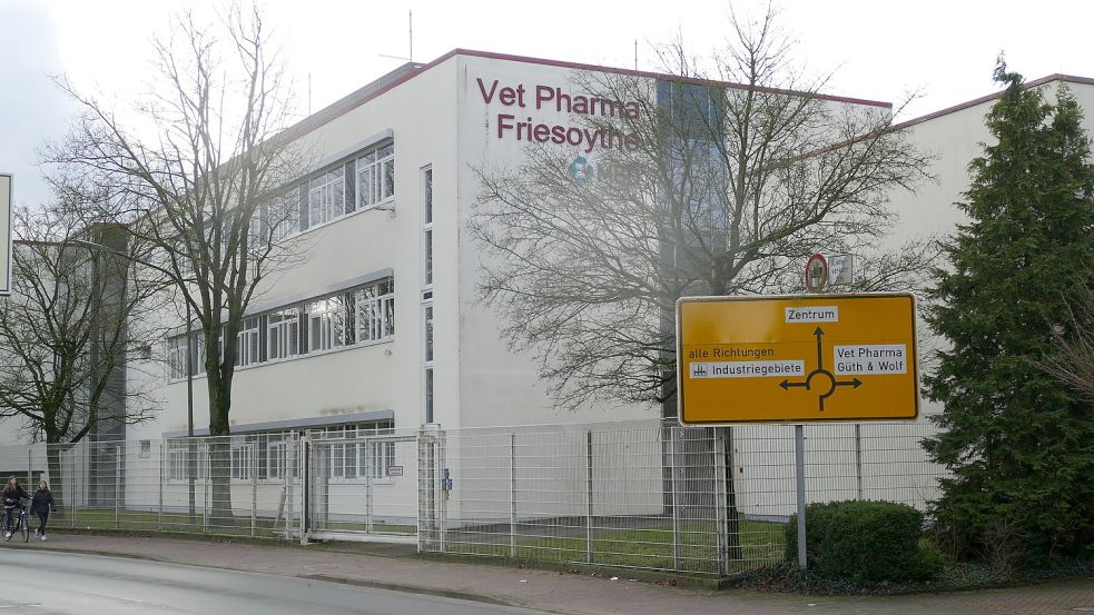 Mit Flugblättern wollte der Friedensaktivist Hermann Theisen 2018 Mitarbeiter des Arzneimittelherstellers VetPharma zum Wistleblowing auffordern. Foto: Stix