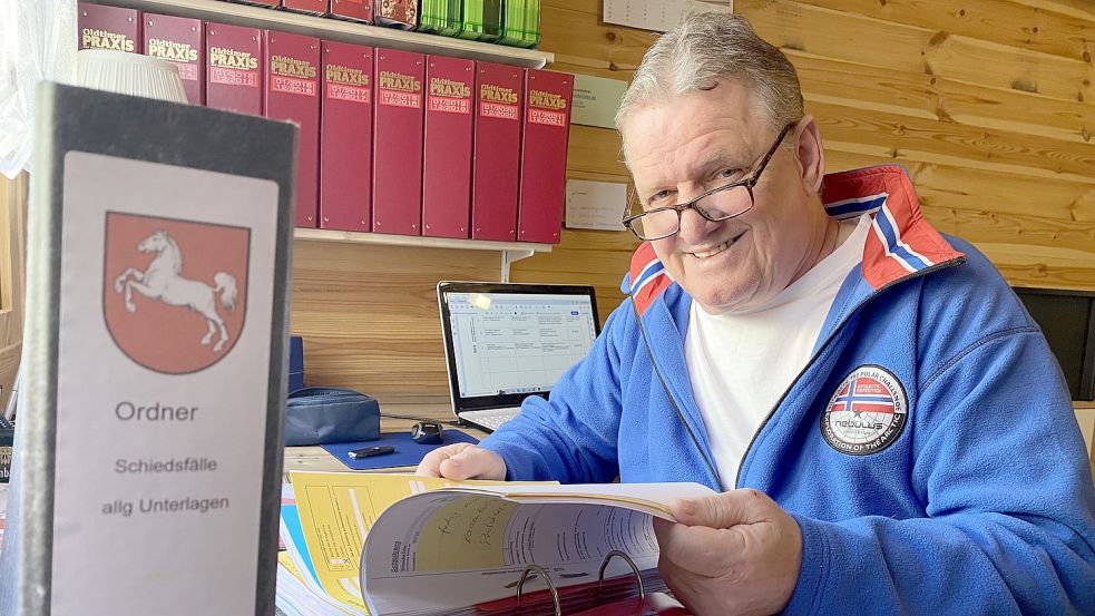 Achim Schneider ist seit über einem Jahr Schiedsmann in der Gemeinde Rhauderfehn. Foto: Hagewiesche