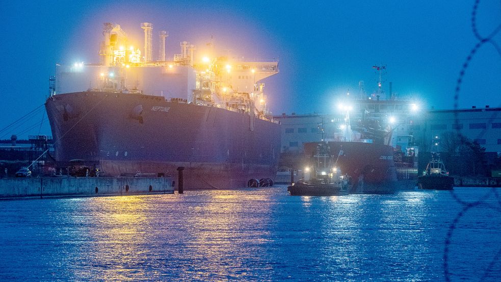 LNG-Shuttle-Tanker fährt zum LNG-Terminal "Neptune" Foto: dpa