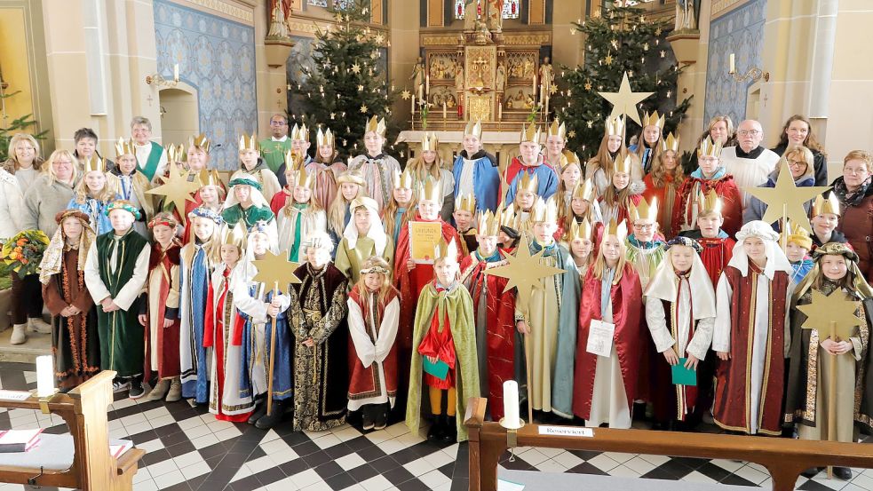 Zum Dankgottesdienst in der St. Jakobus-Kirche in Ramsloh trafen sich die Sternsinger und Betreuer aus dem Saterland. Mit der diesjährigen Aktion ist das Projekt in Indien abgeschlossen. Foto: Passmann