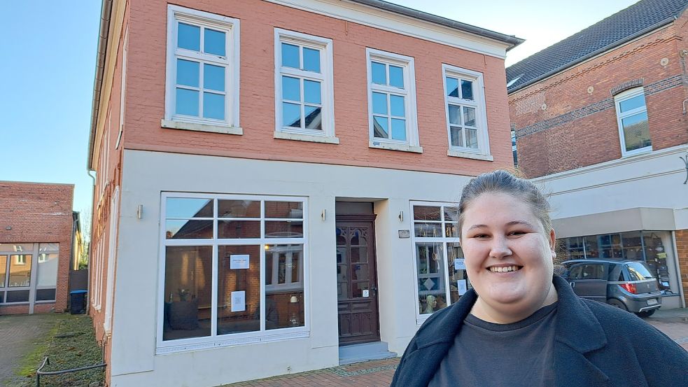 In der Norderstraße 32 in Weener, wo zuletzt der Western-Shop „Yorke’s Mercantile“ beheimatet war, hat die 23-jährige Emma Steen aus Kanalpolder jetzt ihr Tattoo- und Kreativstudio „Brotlose Kunst“ eröffnet. Foto: Szyska