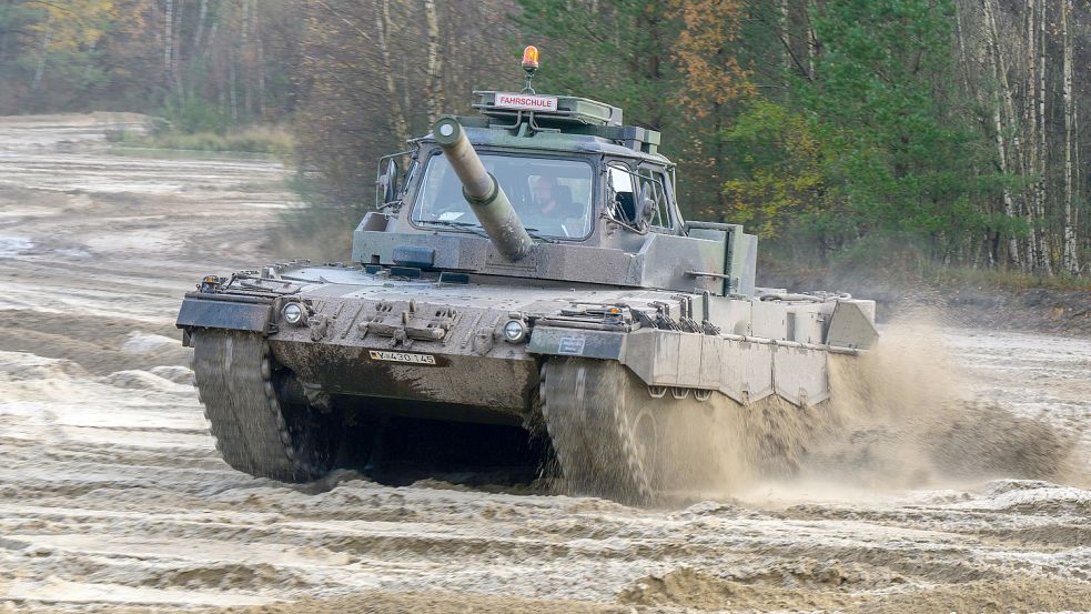Panzer-Fahrausbildung slowakischer Soldatinnen und Soldaten Foto: DPA