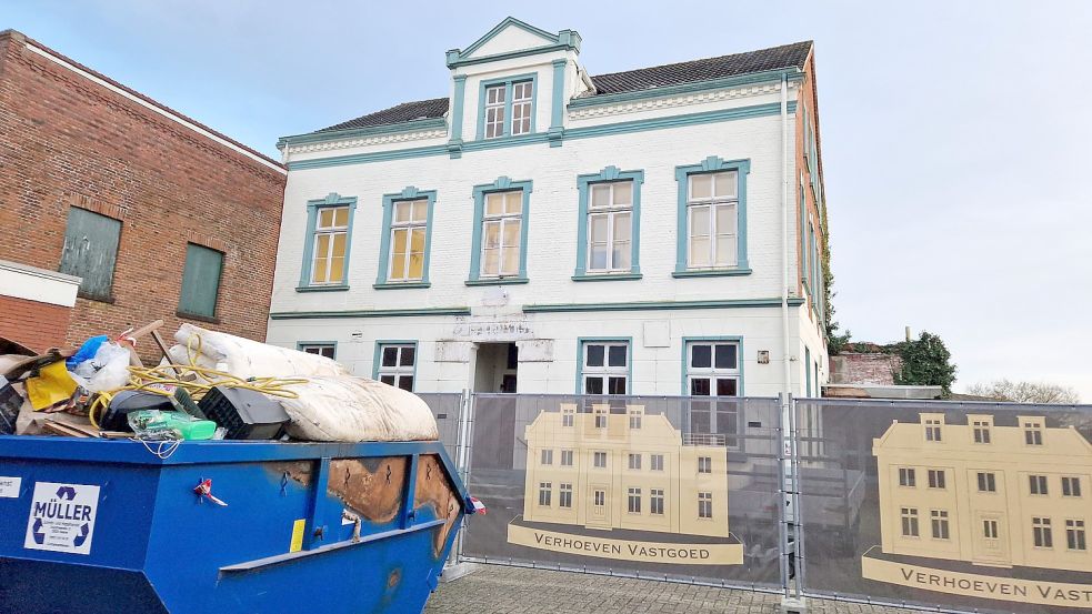Mit den vorbereitenden Arbeiten zur Sanierung des historischen Gebäudes wurde am Mittwoch bereits begonnen. Foto: Gettkowski