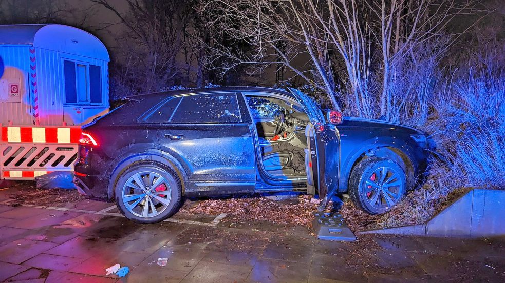In Hamburg-Tonndorf haben Unbekannte mindestens 20 Mal auf einen Audi Q8 geschossen. Foto: HamburgNews FK