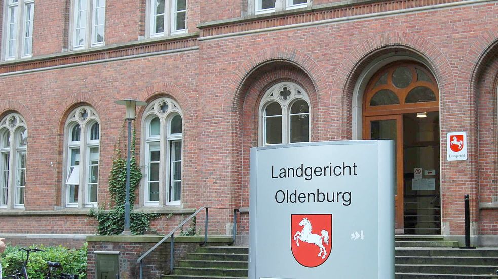 Vor der großen Jugendschutzkammer des Landgerichts Oldenburg muss sich der Angeklagte verantworten. Foto: Fertig