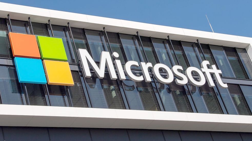 Microsoft prognostiziert, dass sich das Wachstum der Cloud-Plattform Azure um vier bis fünf Prozentpunkte verlangsamen werde. Foto: Peter Kneffel/dpa