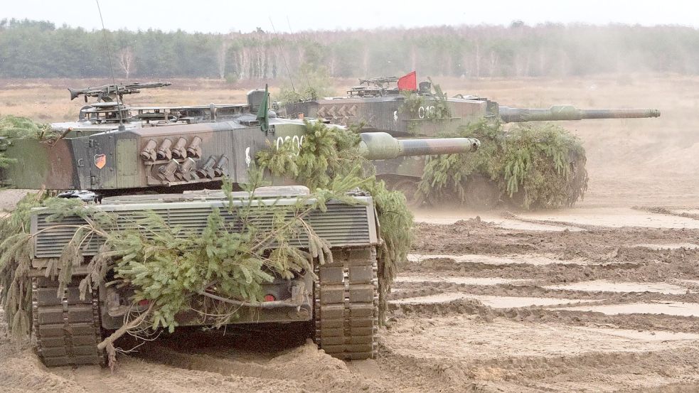 Kampfpanzer vom Typ Leopard 2 auf einem Truppenübungsplatz der Bundeswehr. Foto: Stefan Sauer/dpa-Zentralbild/dpa