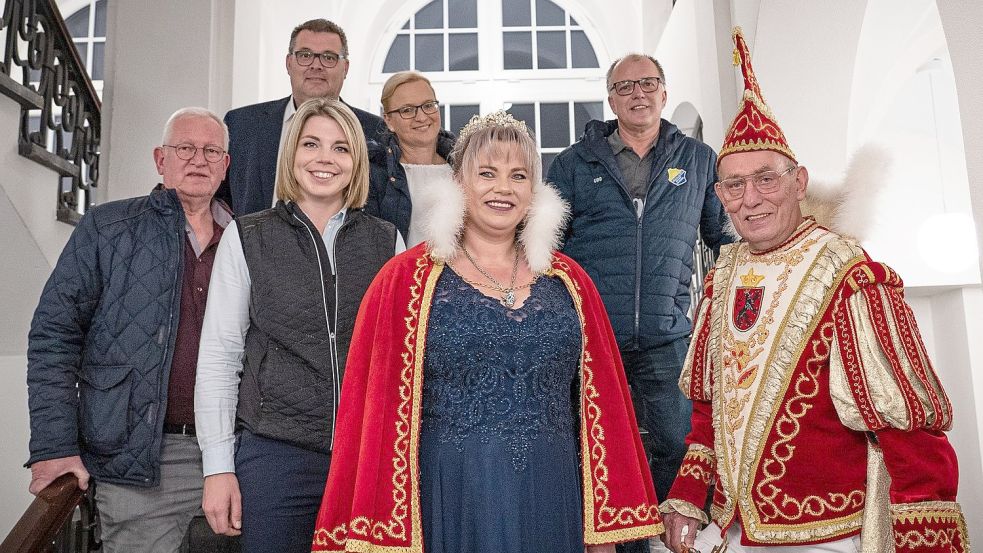 Schon beim Rathaussturm im November war Udo Tesch (hinten, rechts) dabei. Nun soll er zusammen mit Wilke Zierden den Gerd-Bliede-Preis bekommen. Das Foto zeigt Charly Röttgers, Markus Wucherpfenning, Vanessa Gattung, Ulrike Wucherpfennig, Cathrin I. und Frank II.