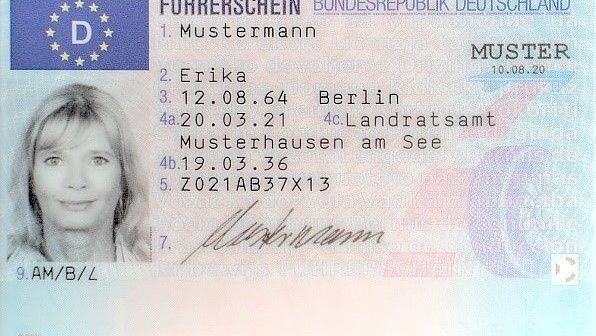 So sieht der neue Führerschein im Scheckkartenformat aus. Foto: Bundesdruckerei