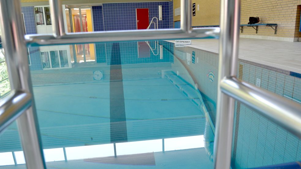 Der Hubboden im Hallenbad Hesel ist seit langem defekt – nun soll das Becken umfangreich saniert werden. Foto: Ortgies