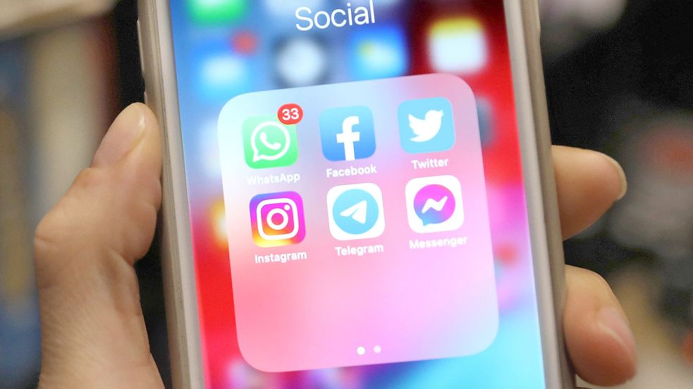 Mit ein paar Einstellungen können Sie bei WhatsApp Ihre Privatsphäre schützen. Foto: imago images/PA Images