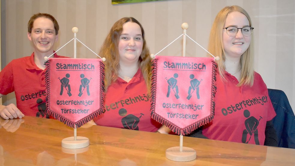 Sie gehören zum Organisations-Team der „Osterfehntjer Törfsteker“ (von links): Jens Schmidt, Sandra Berlin und Lea Harders. Foto: Zein