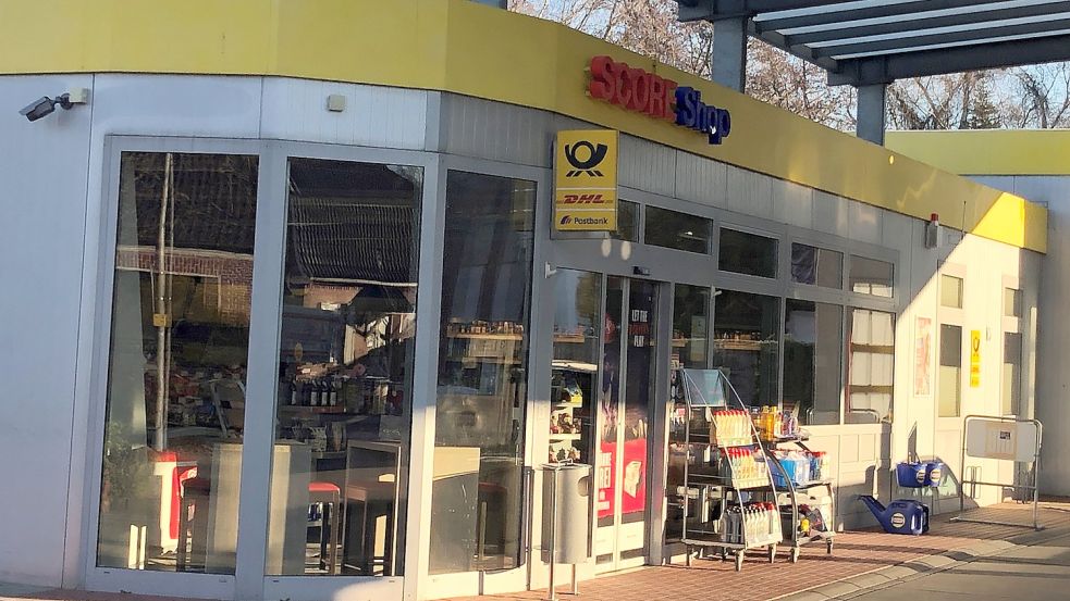 Die Post-Filiale, die sich in den Räumen der Score-Tankstelle in Ostrhauderfehn befindet, hat nun reduzierte Öffnungszeiten. Foto: Zein
