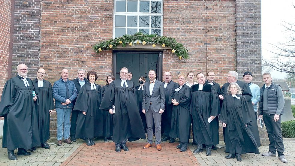 lreiche Vertreterinnen und Vertreter der ev.-luth. Kirche waren angereist, um Manfred Diekens Ernennungsgottesdienst beizuwohnen. Foto: Scherzer