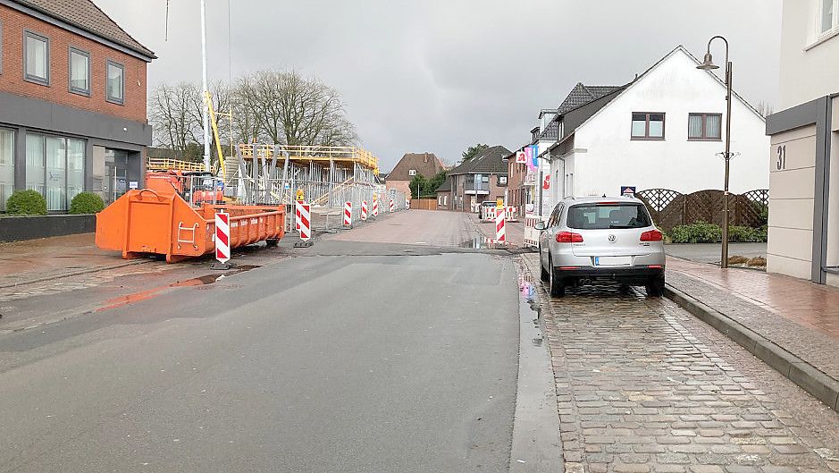 Die Kirchstraße in der Friesoyther Innenstadt wird saniert. Die kommenden drei bis vier Monate wird die Straße deswegen gesperrt sein. Foto: Stadtverwaltung