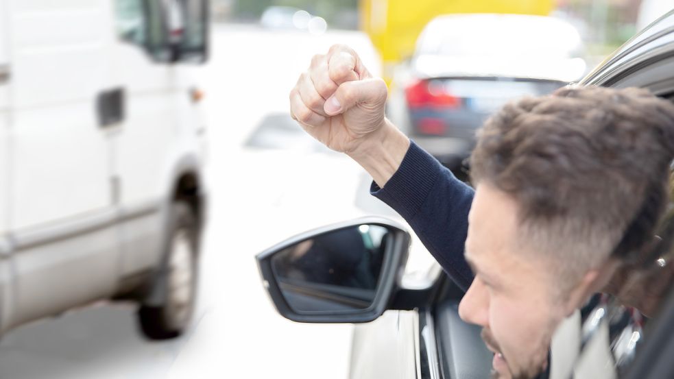 Wenn im Straßenverkehr Konflikte in Beschimpfungen ausarten, werden nach einer Anzeige oft Geldstrafen fällig. Foto: IMAGO IMAGES/Panthermedia