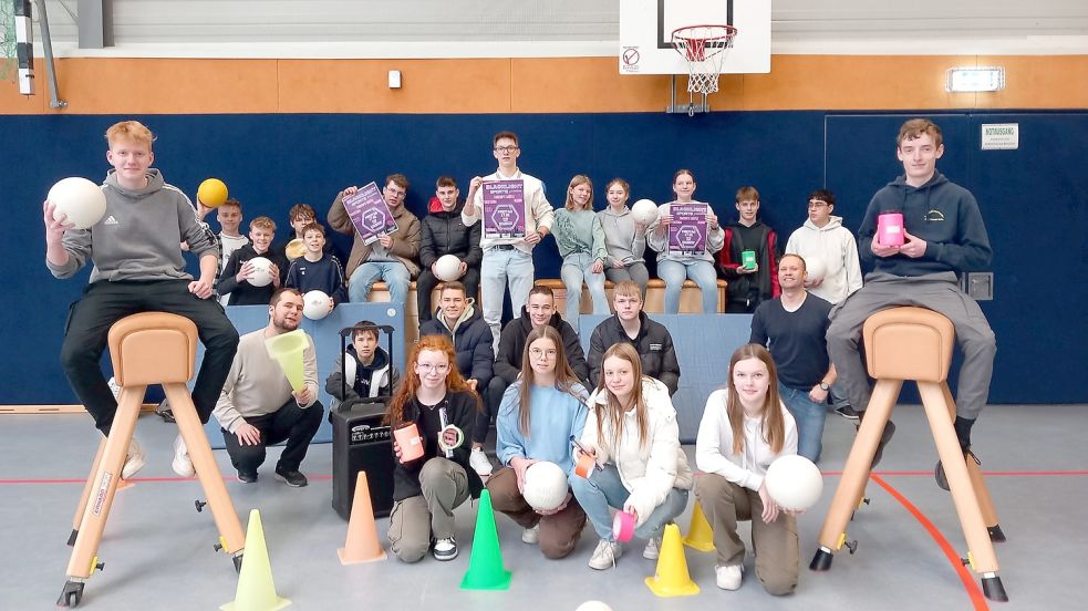 Die Schulsportassistentinnen und -assistenten der KRO richten dieses Jahr den Blacklight-Sports-Abend aus. Foto: Scherzer