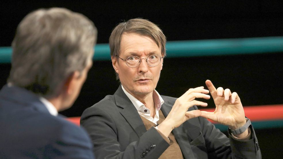 Bundesgesundheitsminister Karl Lauterbach muss bei „Markus Lanz“ schwere Kritik einstecken. Foto: ZDF
