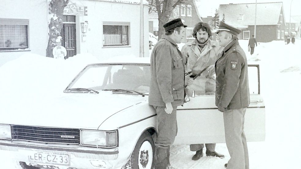 Vertrauen ist gut, Fahrverbotskontrolle besser: Diese vom Polizeibeamten überprüften Verkehrsteilnehmer hatten eine Ausnahmegenehmigung von der Gemeinde. Foto: Archiv