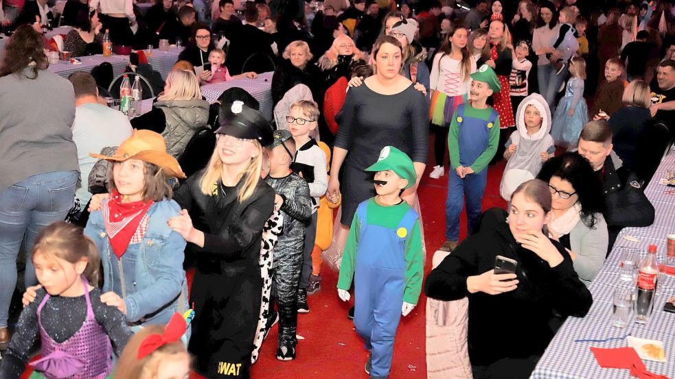 "Polonäse Blankenese" hieß es auf dem Kinderkarneval.