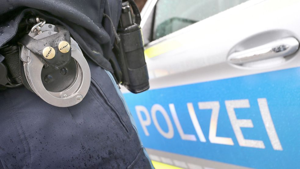 Bei zwölf Durchsuchungen haben Polizisten am Dienstagmorgen sieben Personen festgenommen - drei davon in Delmenhorst. Foto: dpa/Karl-Josef Hildenbrand
