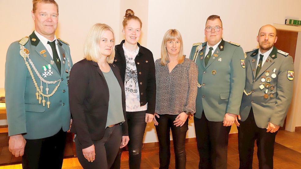 Die Vereinsmeister des Schützenvereins „Gut Ziel“ Strücklingen (v.li.): Konrad Fugel, Erika Hertema, Ilka Ernst, Annette Fugel, Marco Fugel, Thorsten Krummen. Foto: Passmann