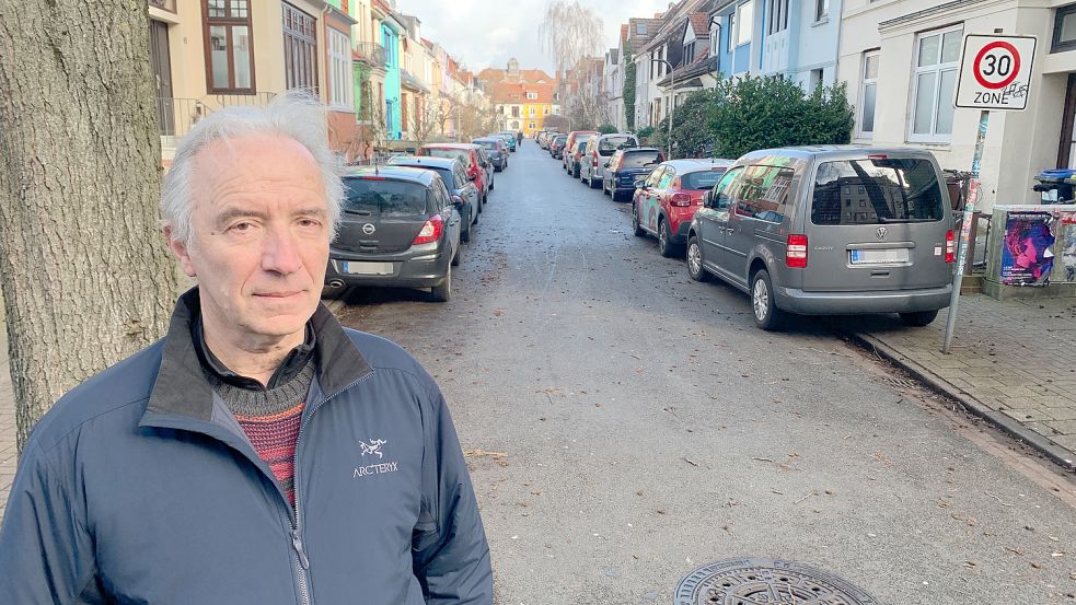 Parken vor Gericht: Wolfgang Köhler-Naumann könnte das nur geduldete Parken in ganz Deutschland beenden. Foto: Dirk Fisser