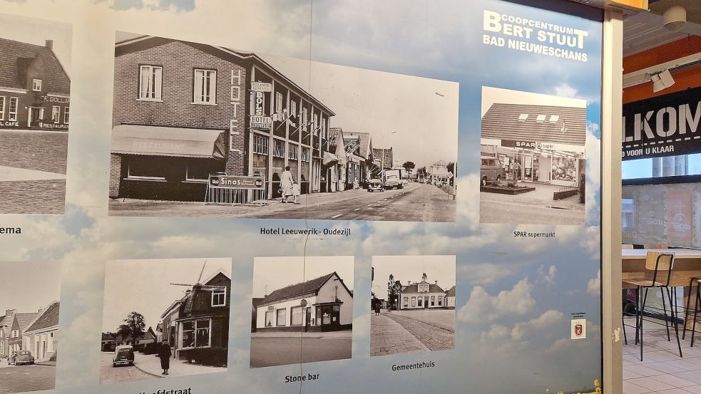 Im Coop-Supermarkt von Bert Stuut in Bad Neuschanz ist eine Wand mit alten Ortsansichten zu sehen. Abgebildet ist auch ein Foto vom Hotel Leeuwerik. Das Haus war damals noch rot geklinkert. Foto: Gettkowski