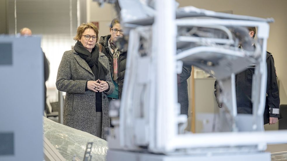 Niedersachsens Innenministerin Daniela Behrens (SPD) nach einer Geldautomatensprengung in Achim am vergangenen Mittwoch. Eine weitere Sprengung in Melle in der Nacht zu diesem Mittwoch blieb erfolglos. Foto: dpa/Sina Schuldt