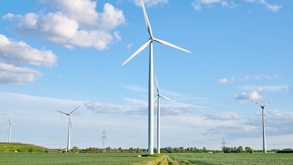 Im Dorf Messingen wird über das geplante Repowering von Windrädern gestritten. Was in der Gemeine in Niedersachsen passiert, könnte sich noch vielerorts im Land wiederholen. Foto: Imago Images/Shotshop