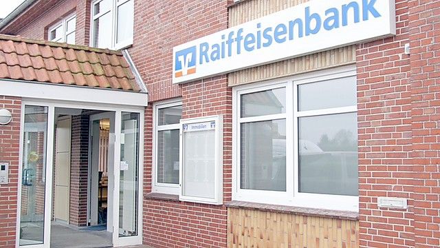 Seit Mittwoch können Kunden in Holtland wieder Geld abheben. Foto: Raiffeisenbank Moormerland
