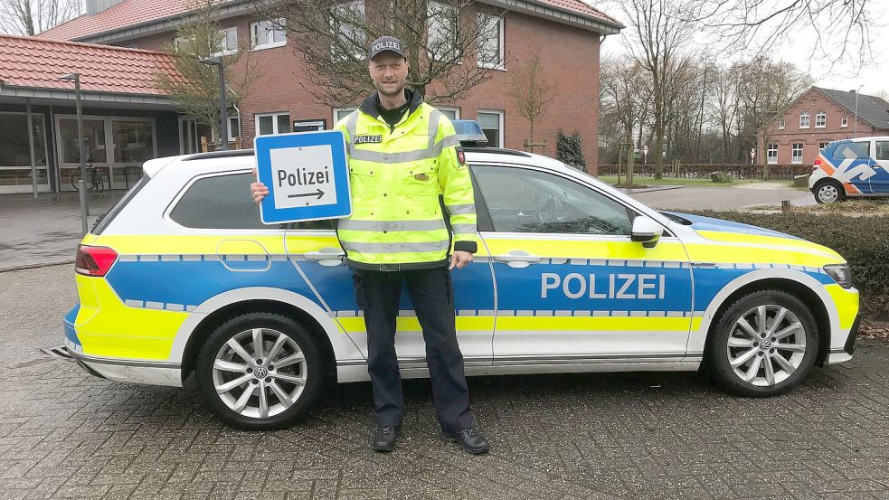 Das Schild ist zurück bei der Polizei. Foto: Polizeiinspektion Leer/Emden