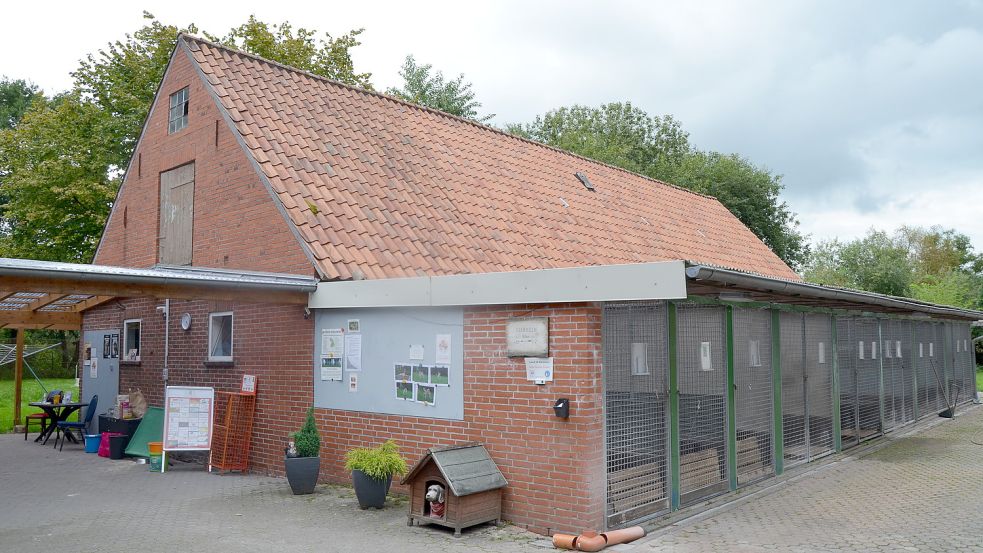 Der Gebäudebestand der früheren Hofanlage ist in die Jahre gekommen, zu klein und nicht mehr zeitgemäß nach heutigen Tierschutzkriterien. Foto: Fertig