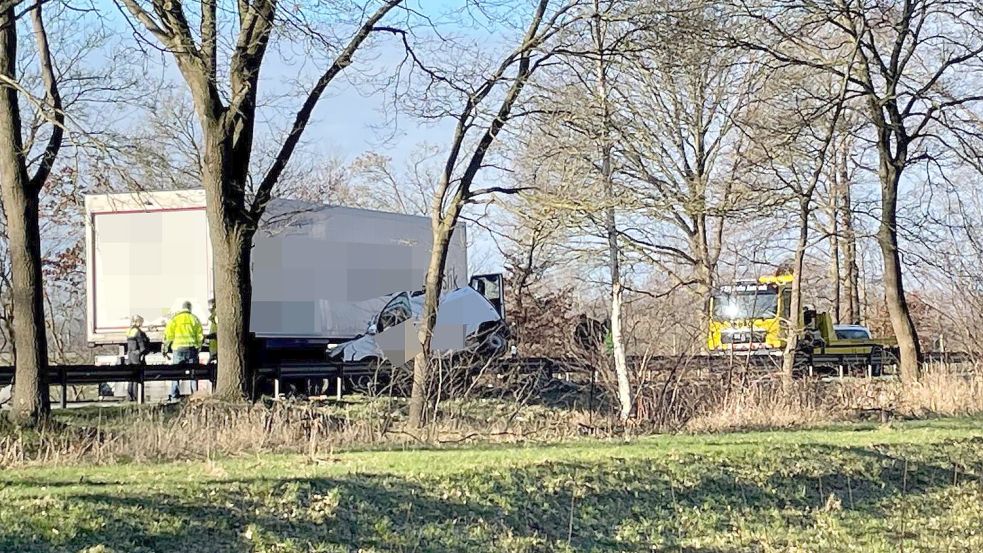 Die B 72 musste nach dem Unfall gesperrt werden. Foto: Nording