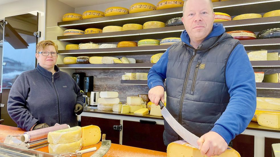 Holger Schmidt kommt jeden Donnerstag mit seinem Stand auf den Wochenmarkt. Fotos: Hinderks