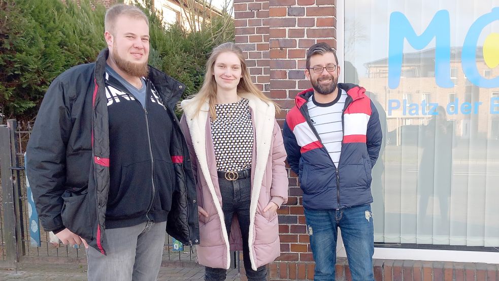 Malte Frederichs (von links), Katja Peper und Chuck Nießit von Peer-Leader International unterstützen Ukrainerinnen und Ukrainer vor Ort. Foto: Scherzer